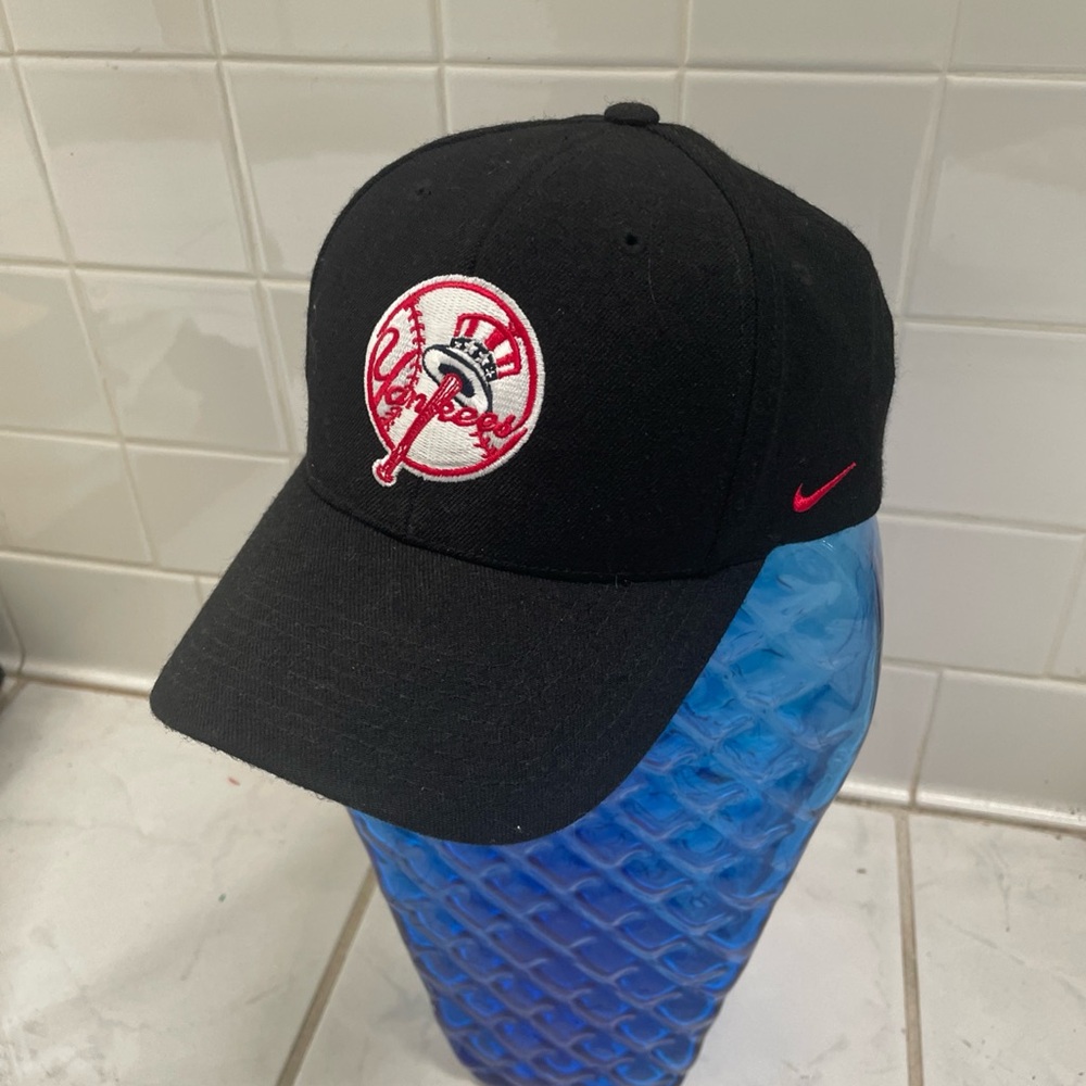 Vintage NIKE Team 100% wool Yankees Baseball Cap